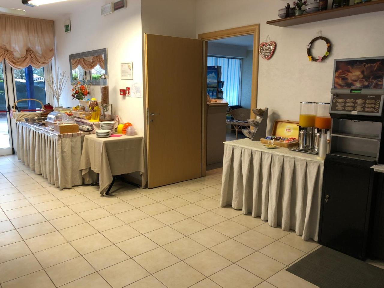 Hotel Canasta Riccione Exterior foto